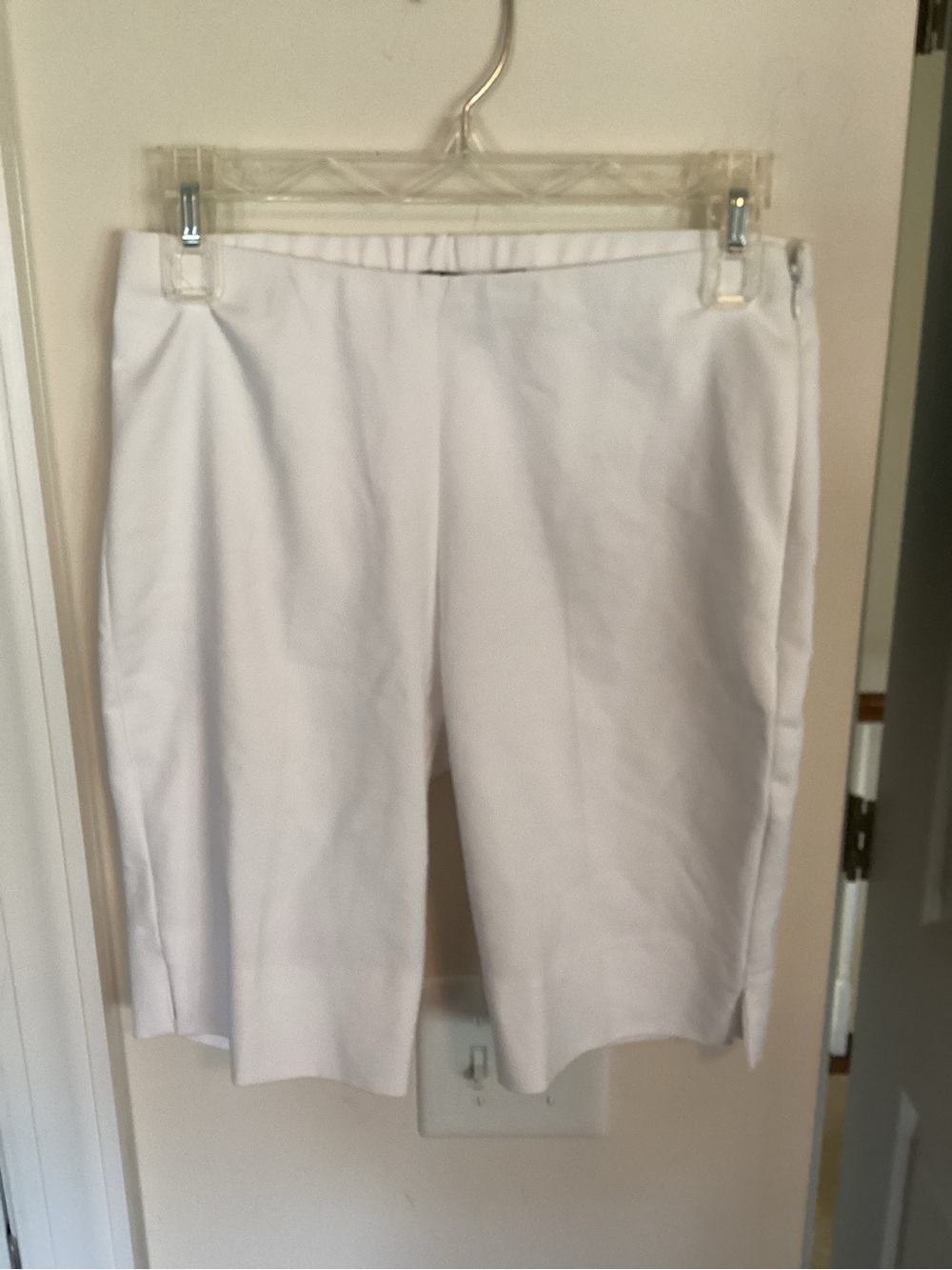 Karen Kane White Bermuda Shorts with Tailored Front, size 4